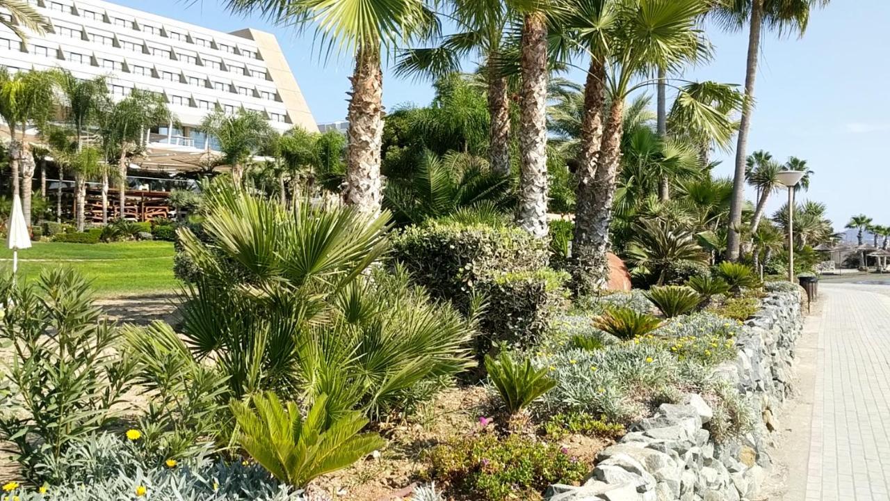 Fantastic 1 Bed Apartment By The Sea Opposite 4 Seasons Limasol Buitenkant foto