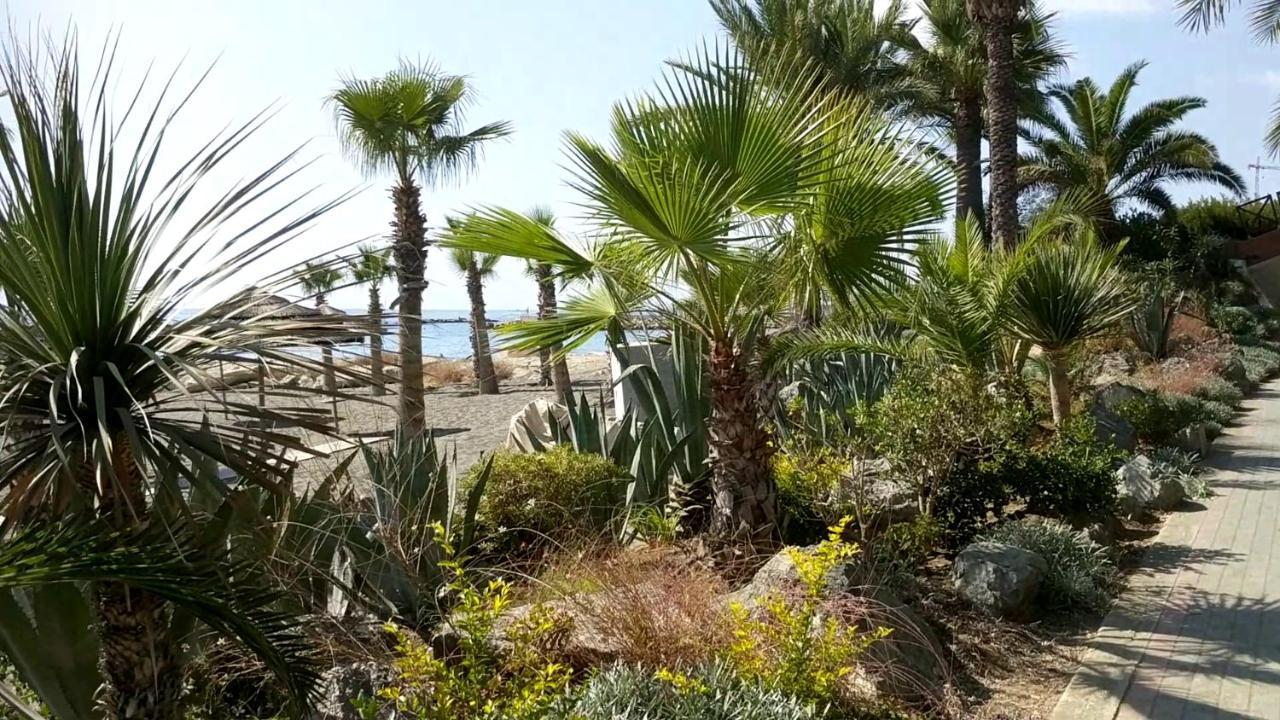 Fantastic 1 Bed Apartment By The Sea Opposite 4 Seasons Limasol Buitenkant foto