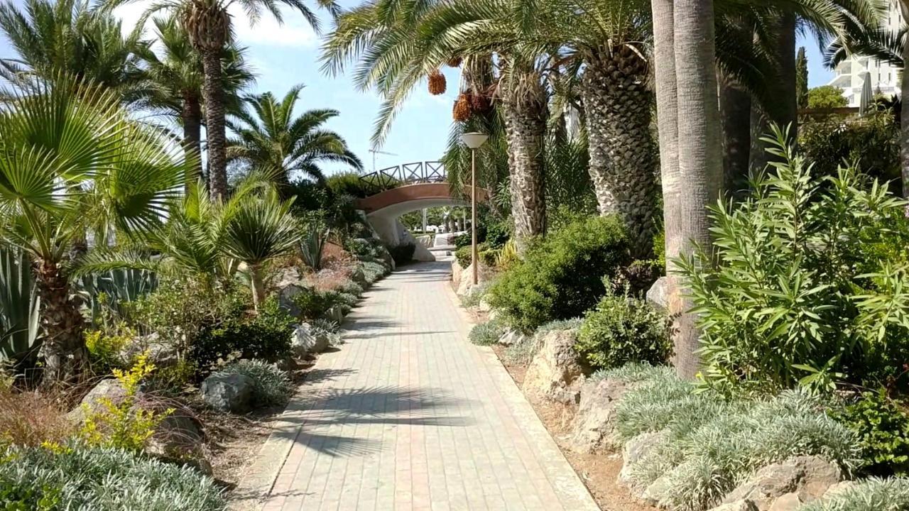 Fantastic 1 Bed Apartment By The Sea Opposite 4 Seasons Limasol Buitenkant foto