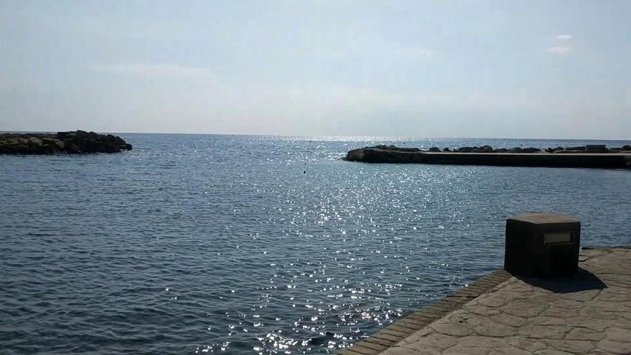 Fantastic 1 Bed Apartment By The Sea Opposite 4 Seasons Limasol Buitenkant foto